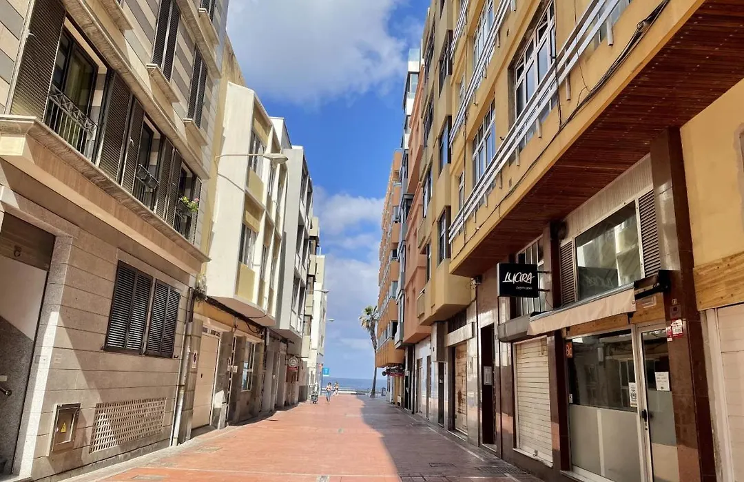 HomeForGuest Moderno Estudio junto a Las Canteras-1