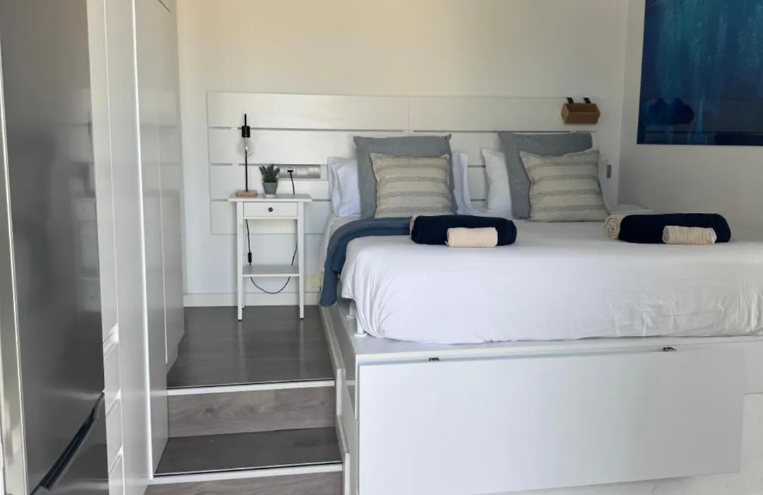 APARTAMENTO con gran terraza y Jacuzzi PRIVADO-1