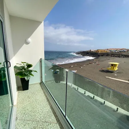 Hermoso edificio Frente al mar con gran terraza y hermosas vistas-2