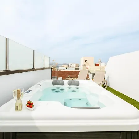 Luxury Penthouse With Jacuzzi La Strada-2