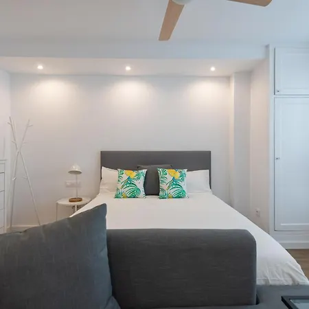 HomeForGuest Moderno Estudio junto a Las Canteras-2
