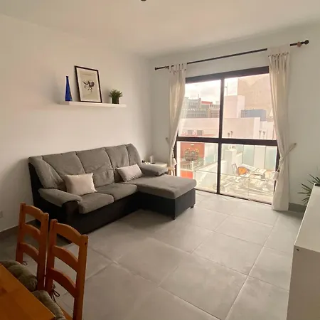 Holiday Home & Rooftop Lounge-3