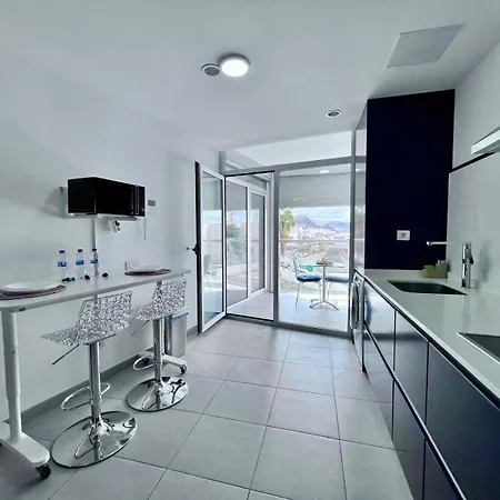 Apartamento con Terraza y Vistas-2