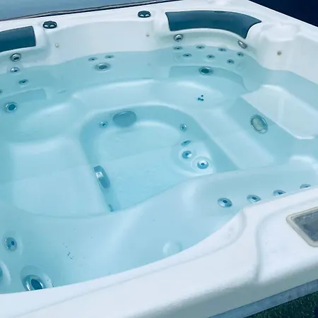 APARTAMENTO con gran terraza y Jacuzzi PRIVADO-2