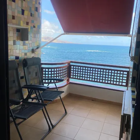 Estudio luminoso, primera línea de playa de las canteras-2