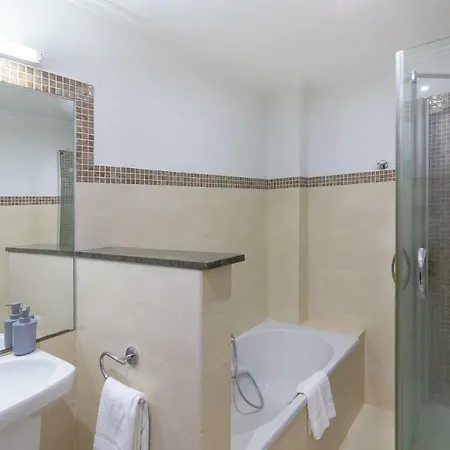 Nice Apartment In Excellent Neighborhood-2