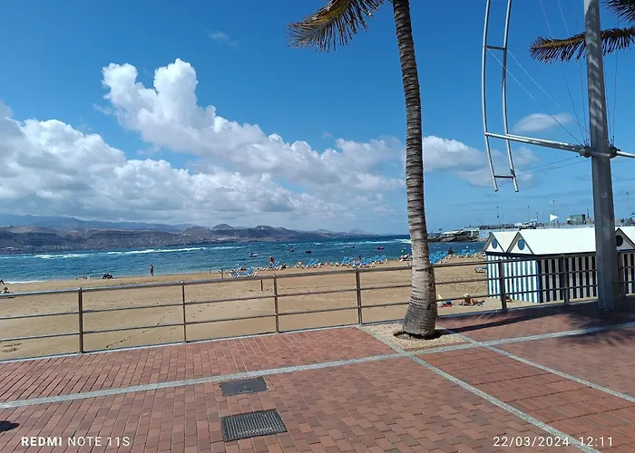 Canteras Beach Crush Las Palmas de Gran Canaria