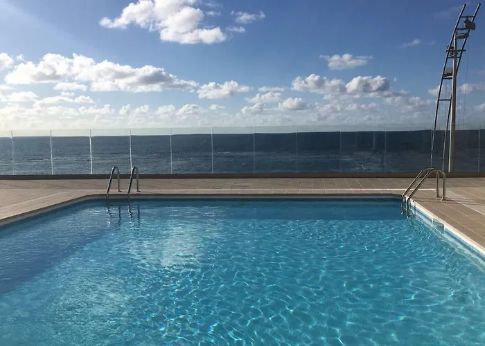 Piso con piscina y garaje en la Playa de Las Canteras Las Palmas de Gran Canaria